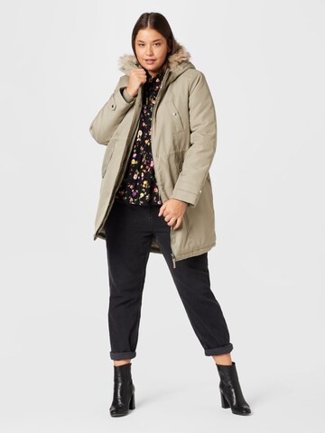 Vero Moda Curve Téli parka 'TROK' - zöld