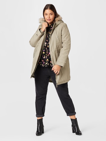 Vero Moda Curve Parka zimowa 'TROK' w kolorze zielony