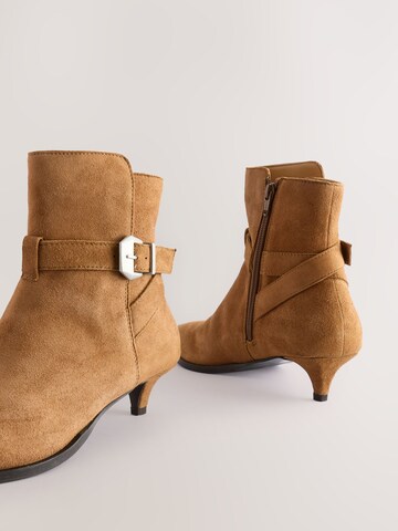Next - Botas camperas en marrón
