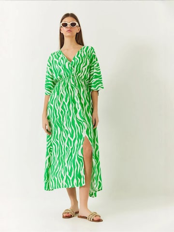 Abito estivo di Bianco Lucci in verde: frontale