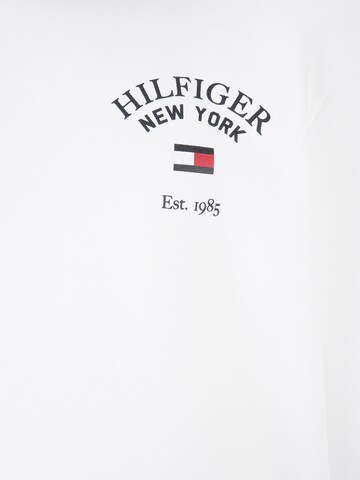 Tommy Hilfiger Big & Tall Tréning póló 'ARCHED VARSITY' - fehér