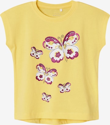 T-Shirt 'VIOLET' NAME IT en jaune : devant