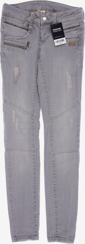 Gang Jeans in 25 in Grey: front