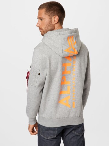 ALPHA INDUSTRIES Sweatshirt in Grau