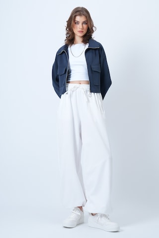 Tapered Pantaloni de la Trend Alaçatı Stili pe alb: față