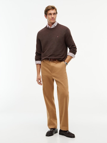 TOMMY HILFIGER Pulóver 'Essential' - barna