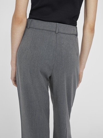 Regular Pantalon VILA en gris