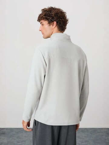 Tommy Life Sweater in Grey