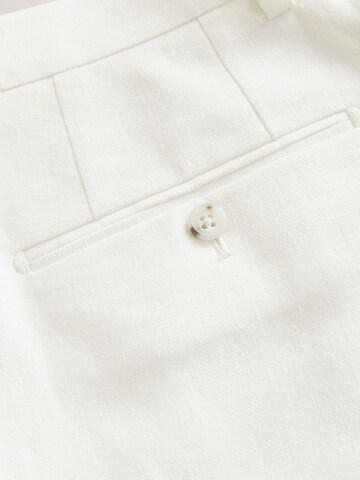 Slimfit Pantaloni con pieghe di Next in bianco