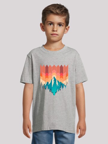 T-Shirt 'Berg Sonnenuntergang Geometrisch' F4NT4STIC en gris : devant