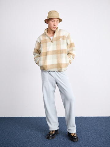 Nike Sportswear Loosefit Nadrág 'Club SSNL' - szürke
