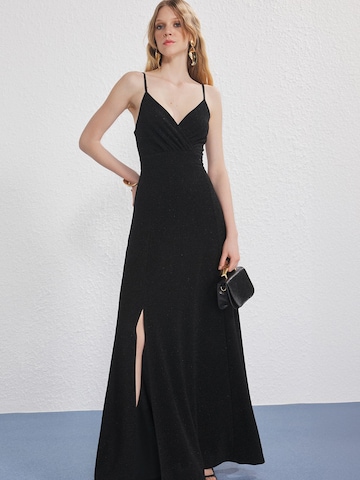 Trendyol Kleid in Schwarz
