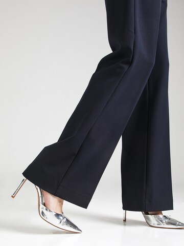 regular Pantaloni con piega frontale di mbym in blu