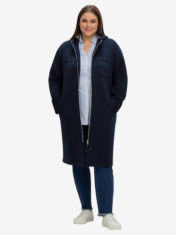 SHEEGO Winter Coat in Blue: front