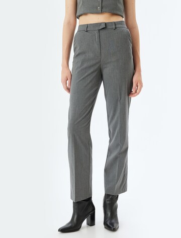 Koton Regular Broek in Grijs: voorkant