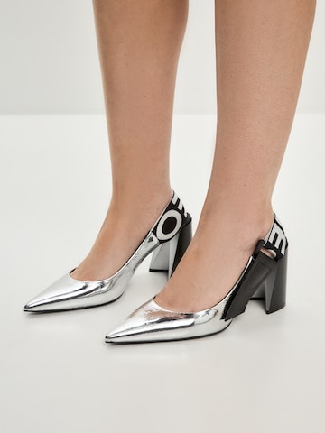 CESARE GASPARI Slingback pumps in Silver