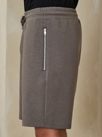 Regular Pantalon Next en marron