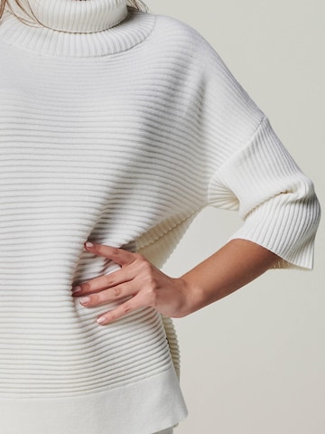 YOU LOOK PERFECT Trui 'BAILEY' in Wit