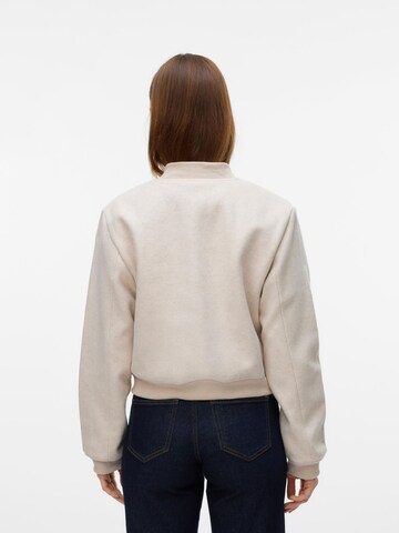 Veste mi-saison 'CHLOE' VERO MODA en gris