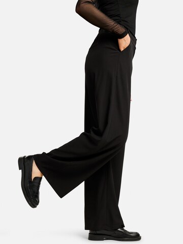 Liberte Essentiel regular Bukser ' FREDE ' i sort: forside