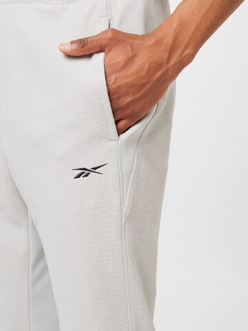 Reebok - Tapered Calças de desporto 'Workout Ready' em cinzento