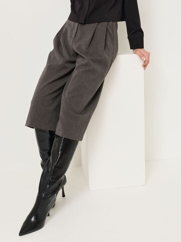 Tamaris Loose fit Pleat-front trousers in Grey