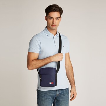 Tommy Jeans Crossbody Bag in Blue: front