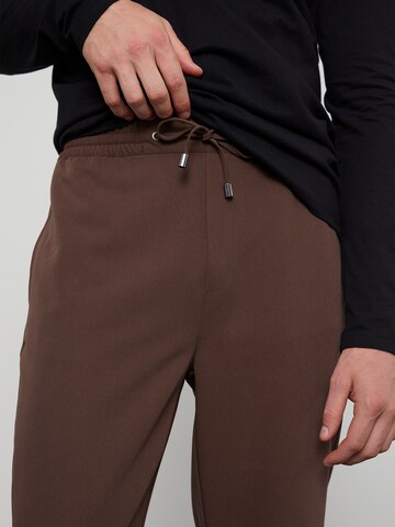 DAN FOX APPAREL Tapered Hose 'Maurice' in Braun