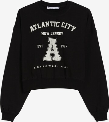 Bershka Sweatshirt in Zwart: voorkant