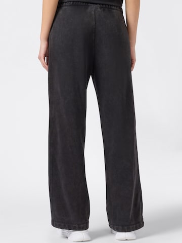 Champion Authentic Athletic Apparel Wide Leg Housut värissä musta