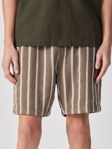 Next Обычный Штаны в Коричневый: спереди