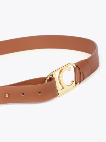 Lola Casademunt Riem in Bruin