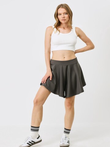 C&City Loosefit Shorts in Grau: Vorderseite