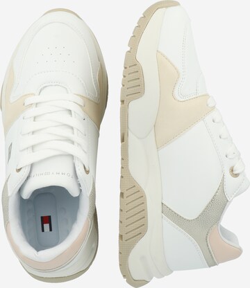 TOMMY HILFIGER Sneaker i vit