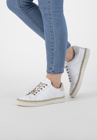Travelin Sneakers laag 'Caen ' in Wit