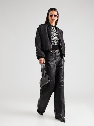 Pulover de la Versace Jeans Couture pe negru
