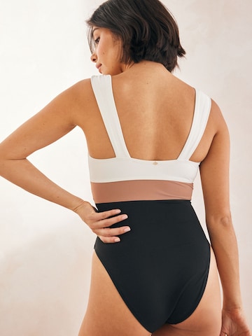 Next Triangel Badpak in Bruin