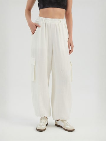 Hiccup Tapered Hose in Beige: Vorderseite