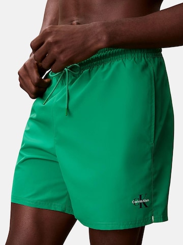 Shorts de bain 'CALVIN KLEIN MEDIUM DRAWSTRING Costumi da bagno' Calvin Klein en vert