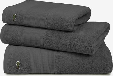 Serviette LACOSTE en gris : devant