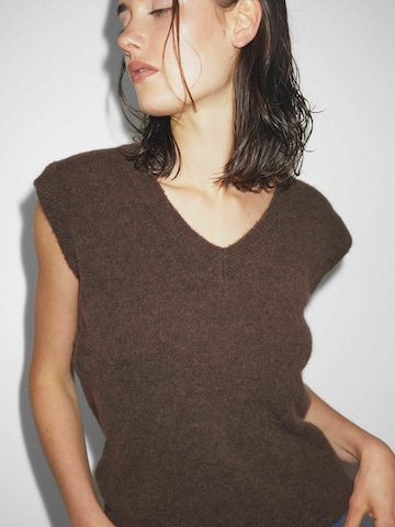 Noella Vesta ' N-Leatrice Knit Vest ' – hnědá: přední strana