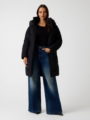 GUESS Between-Season Jacket in Black