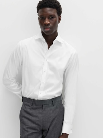 Coupe slim Chemise Marks & Spencer en blanc : devant