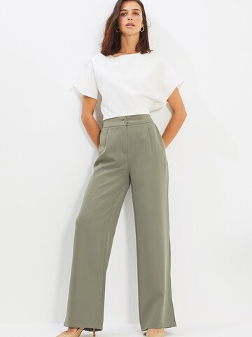 Trendyol Wide Leg Hose in Grün