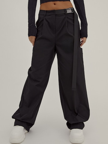 millane Wide leg Pleat-Front Pants 'Kaja' in Black: front