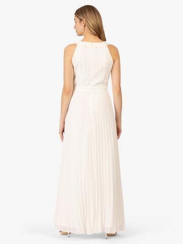 APART Βραδινό φόρεμα σε λευκό: μπροστά