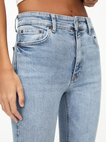 évasé Jean Pull&Bear en bleu