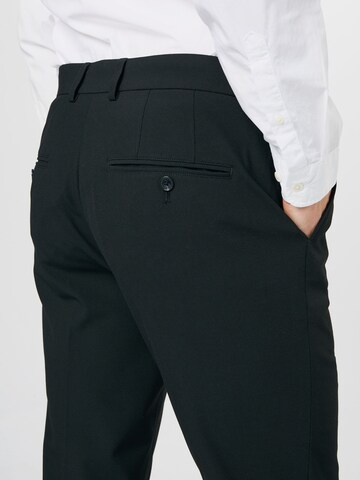 Coupe slim Pantalon 'Liam' Matinique en noir