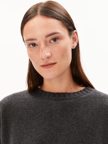 Pull-over ARMEDANGELS en gris