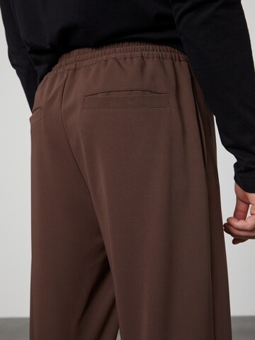 Effilé Pantalon 'Maurice' DAN FOX APPAREL en marron